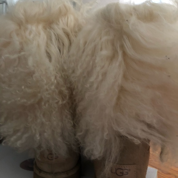 UGGS Lila boots - Picture 3 of 3